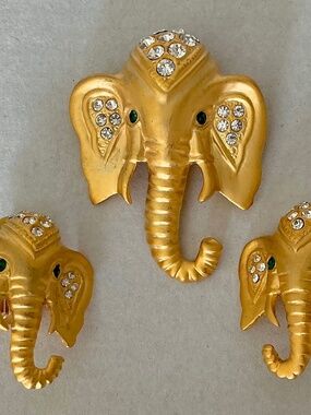 VINTAGE JEWELED ELEPHANT’S HEAD BROOCH EARRINGS SET GOLD METAL CRYSTALS NOS